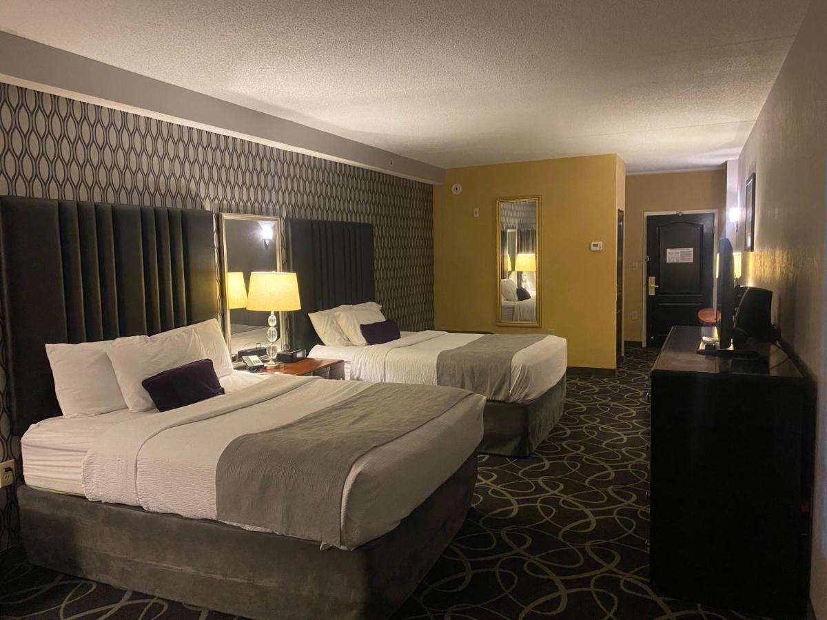 Park Manor Hotel Clifton Park Exteriör bild A room at the Hilton Garden Inn in San Francisco
