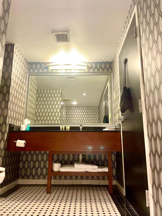 Park Manor Hotel Clifton Park Exteriör bild Bathroom