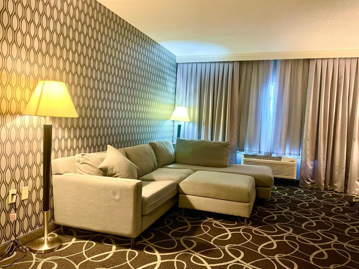 Park Manor Hotel Clifton Park Exteriör bild A suite at the hotel