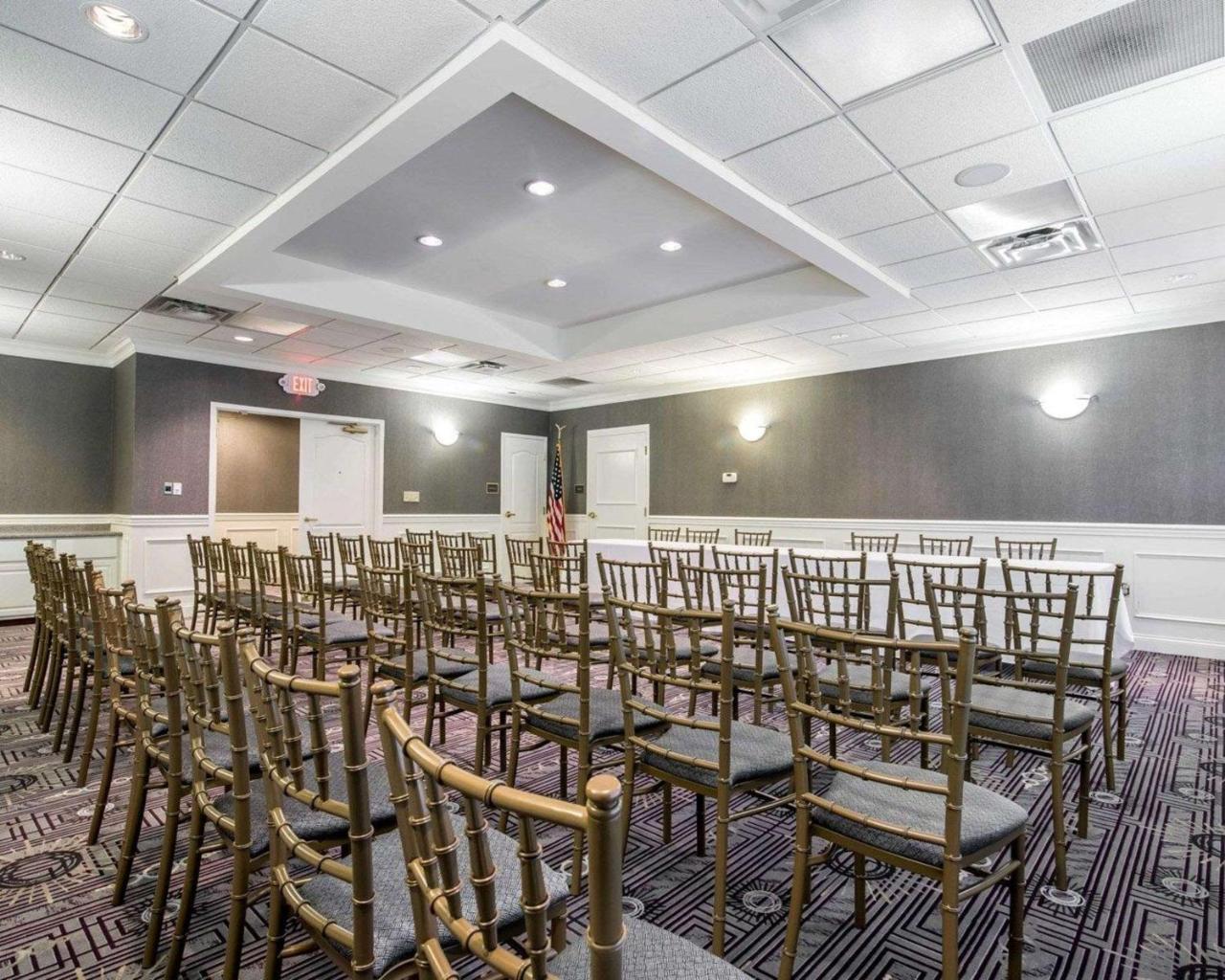 Park Manor Hotel Clifton Park Exteriör bild The ballroom at the 2016 National Society Daughters of the American Colonists Conference