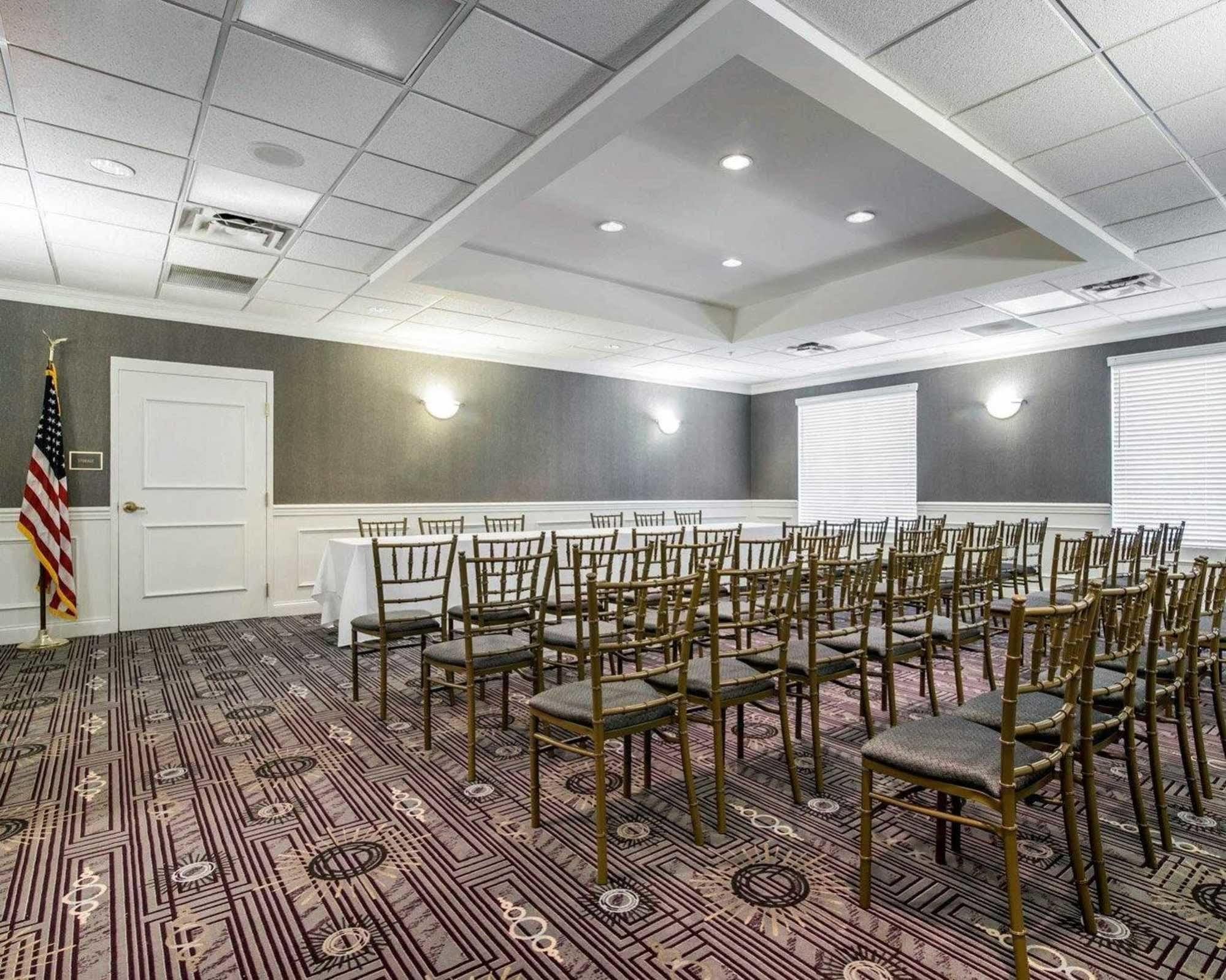 Park Manor Hotel Clifton Park Exteriör bild The ballroom at the 2016 Republican National Convention