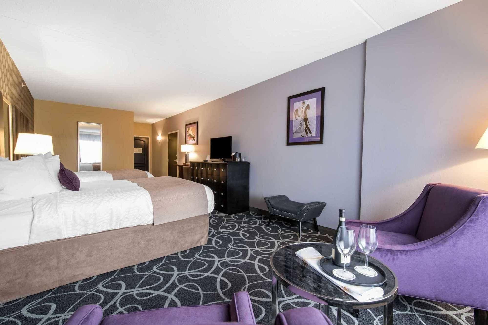 Park Manor Hotel Clifton Park Exteriör bild A suite at the Hotel Indigo in San Francisco