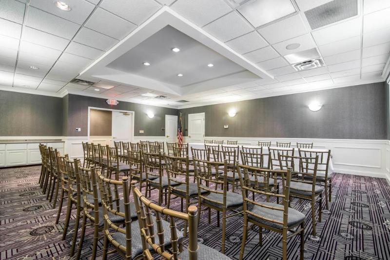 Park Manor Hotel Clifton Park Exteriör bild The ballroom at the Hilton Garden Inn